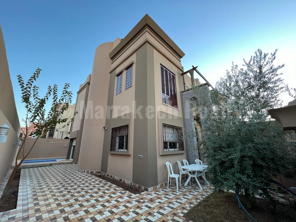 Maison de ville de 4 chambres: à saisir!