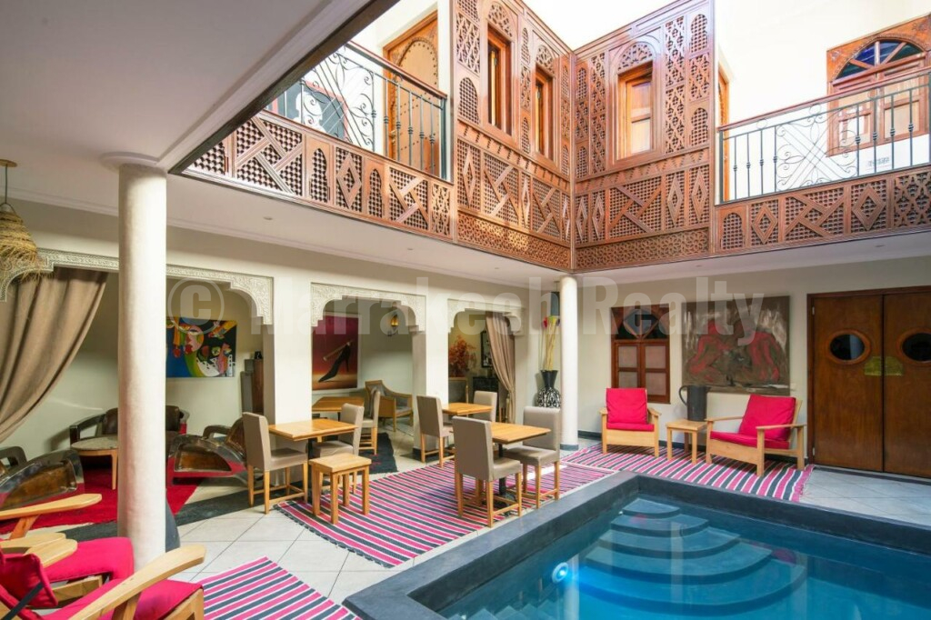 Riad de 7 chambres avec bassin et excellent emplacement