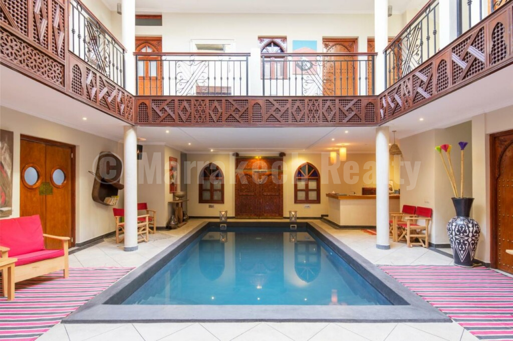 Riad de 7 chambres avec bassin et excellent emplacement
