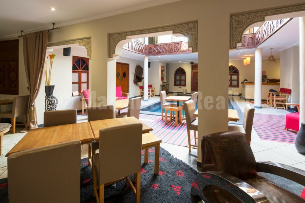 Riad de 7 chambres avec bassin et excellent emplacement
