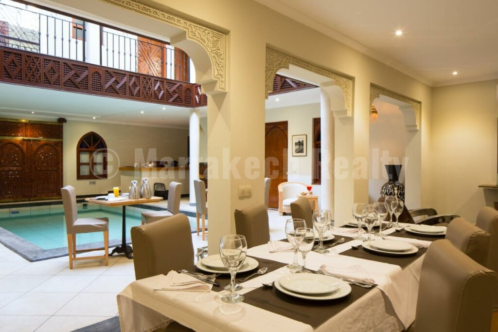 Riad de 7 chambres avec bassin et excellent emplacement