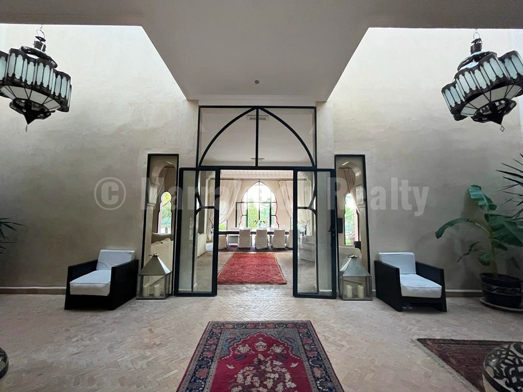 Standout 7 bedroom villa on 1 hectare close to Marrakech