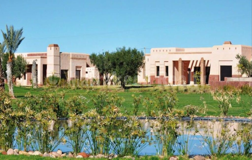 Petite villa avec piscine dans domaine privé