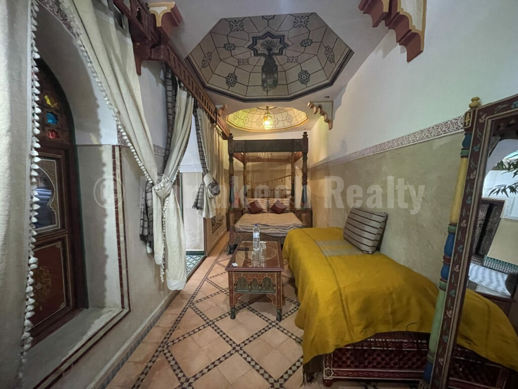 Traditional 13 bedroom Riad with direct car access