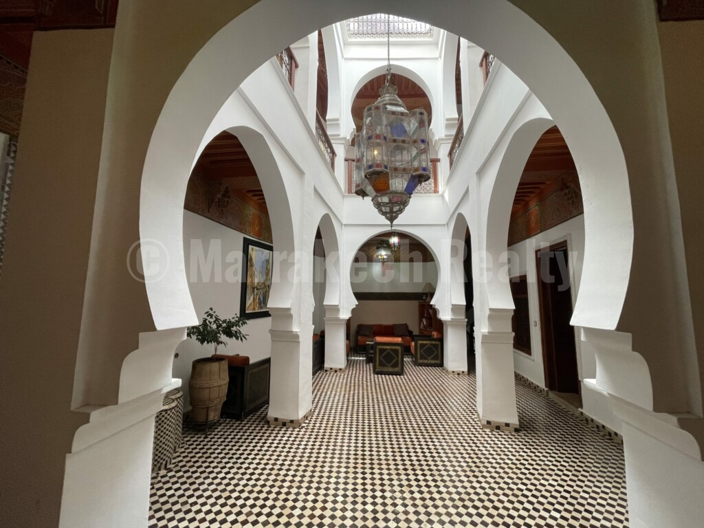 Traditional 13 bedroom Riad with direct car access
