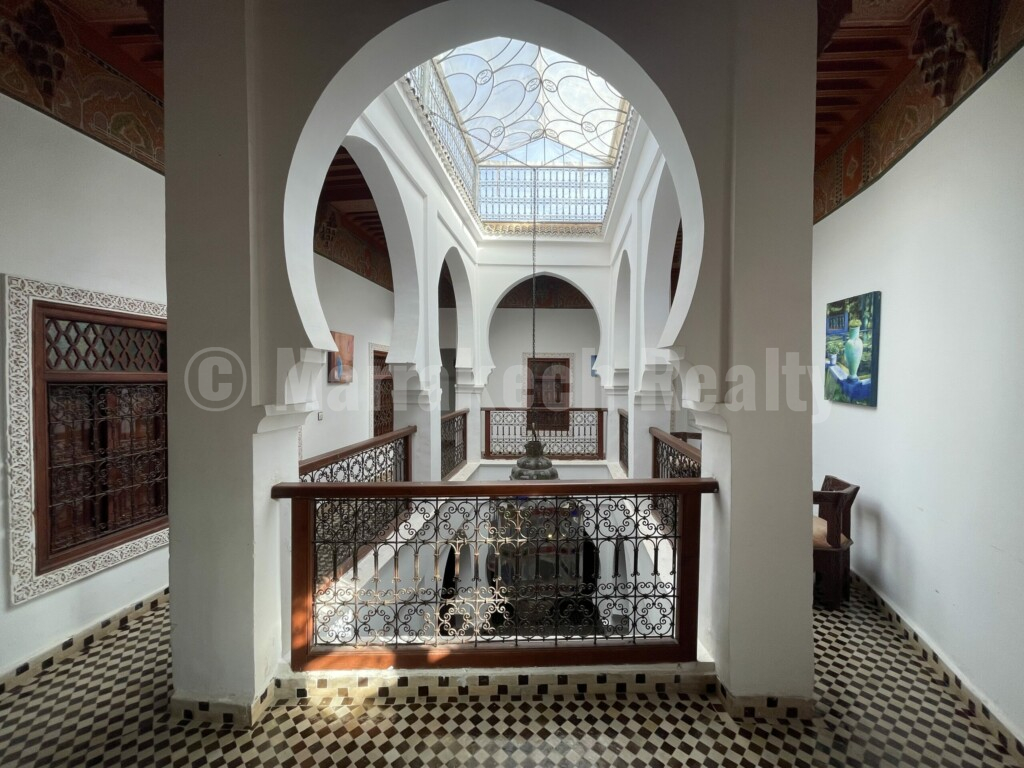 Traditional 13 bedroom Riad with direct car access