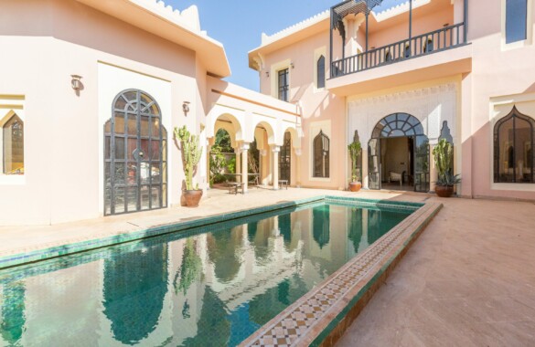 Standout Moorish villa in a golf resort