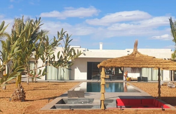 Handsome modern 4 bedroom villa close to Marrakech