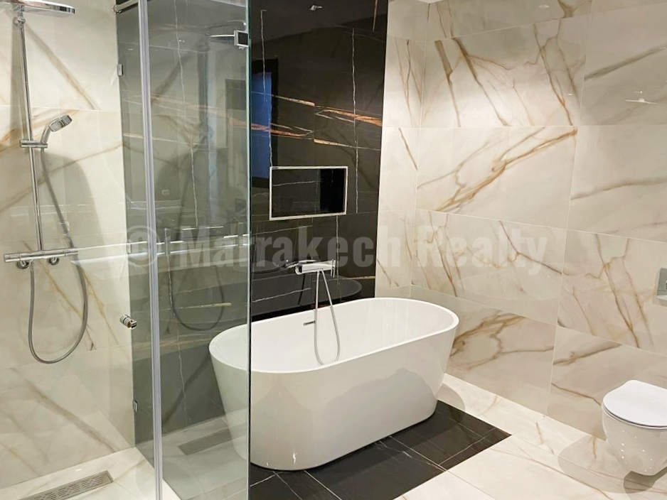 Villa neuve de 4 chambres dans domaine golfique