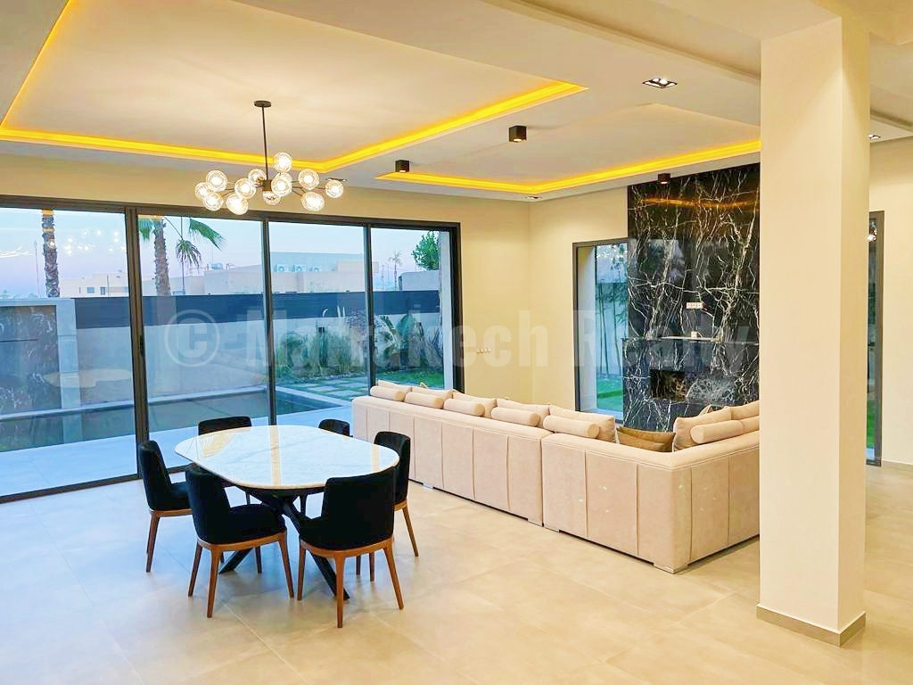 Villa neuve de 4 chambres dans domaine golfique