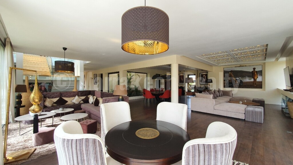 Luxueuse villa de 5 suites en première ligne de golf
