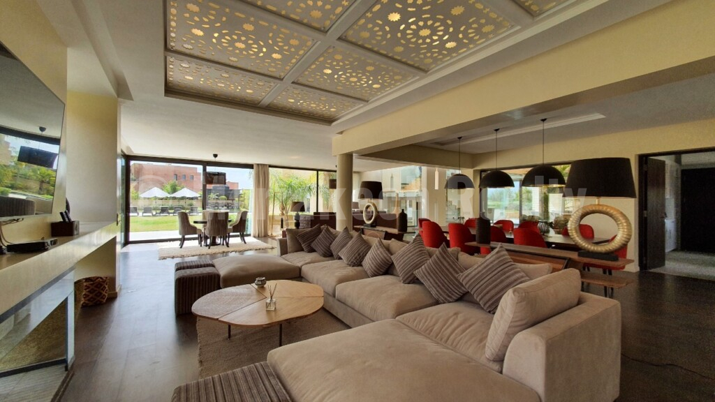 Luxueuse villa de 5 suites en première ligne de golf