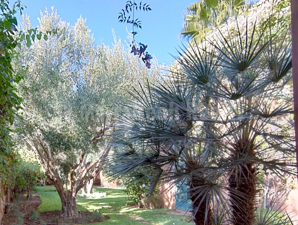 Lovely 4 bedroom villa close to major golf courses