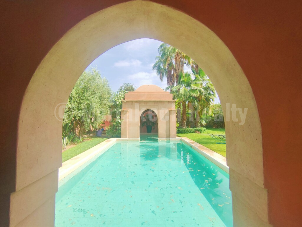 Lovely 4 bedroom villa close to major golf courses