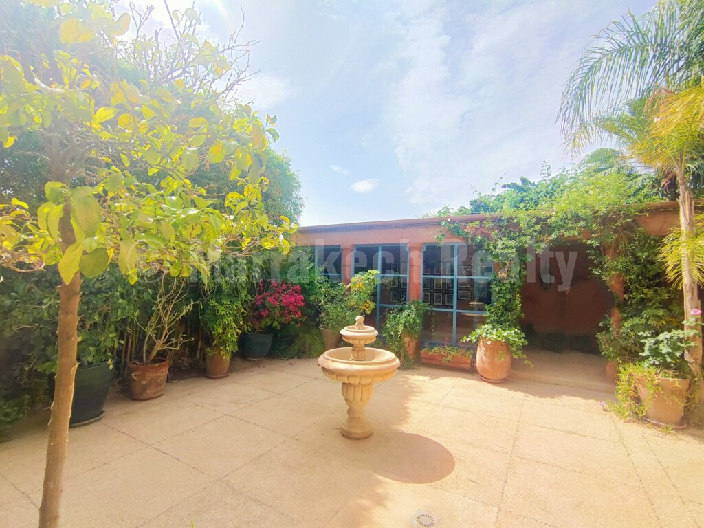 Lovely 4 bedroom villa close to major golf courses