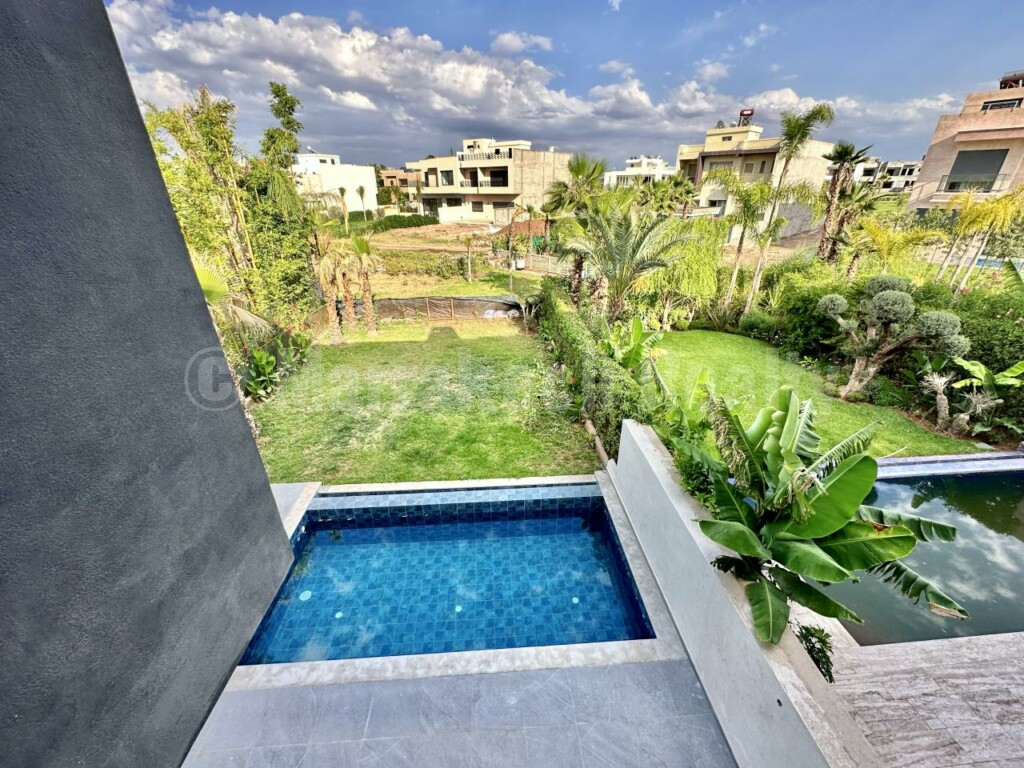 5 bedroom villa in a golf resort