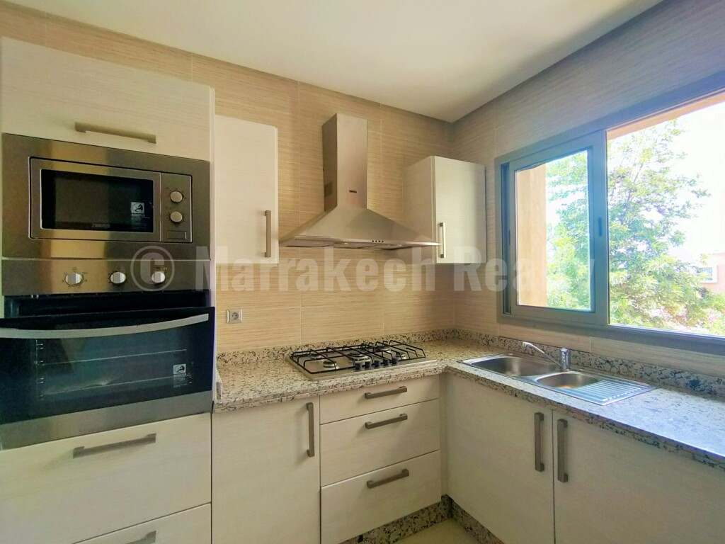 Bel appartement de 2 chambres dans domaine golfique