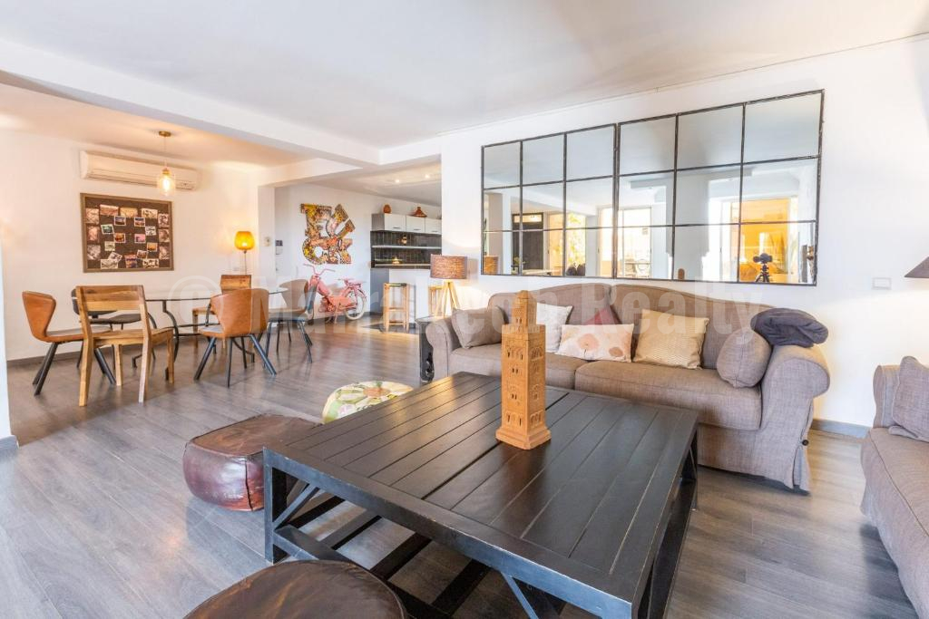Duplex de 3 chambres avec emplacement unique