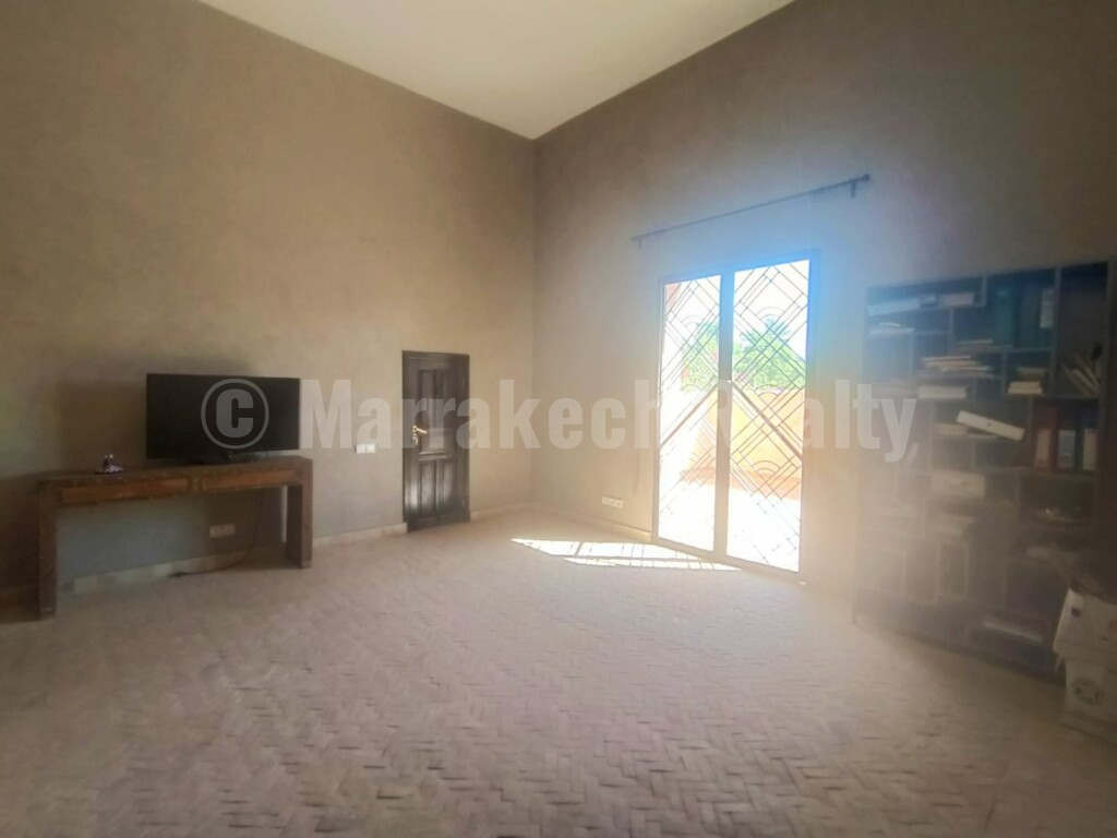 Luxury 9 suite property close to gold courses