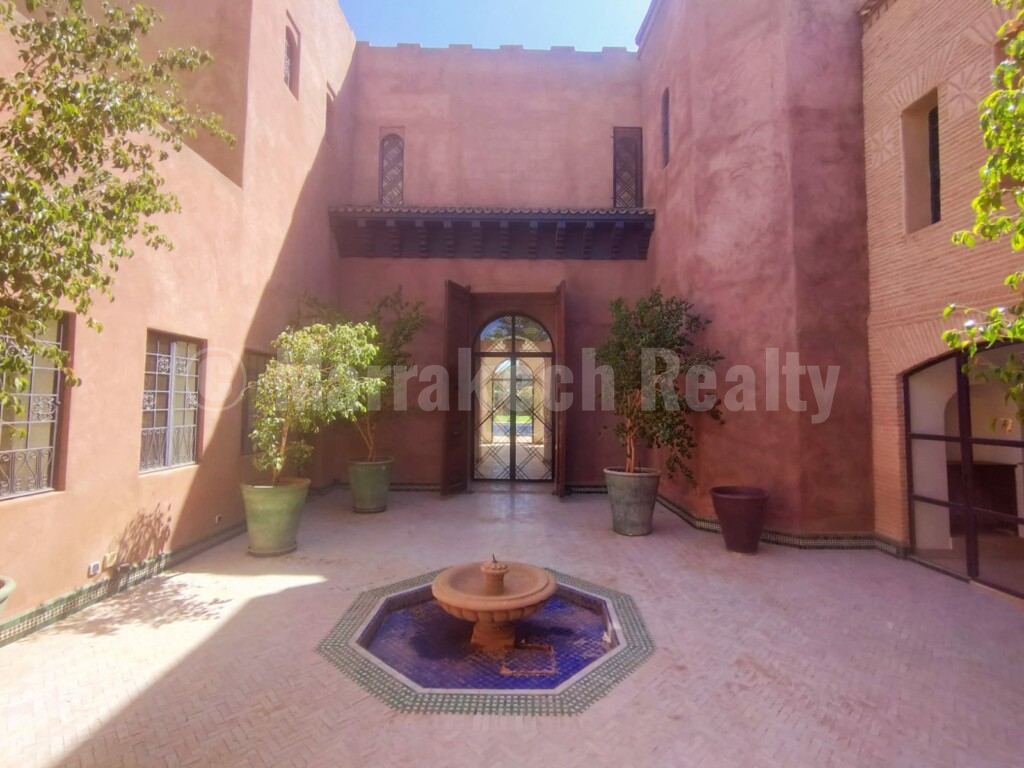 Luxury 9 suite property close to gold courses