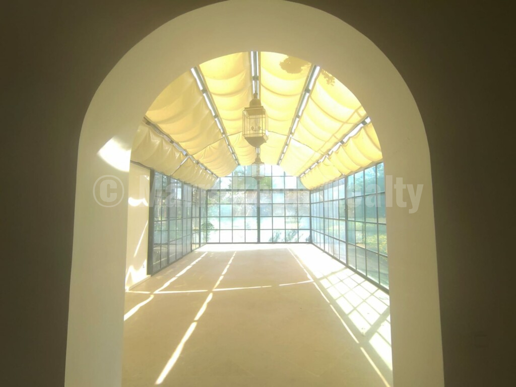 Luxury 9 suite property close to gold courses