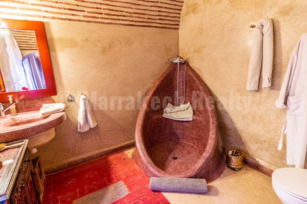 Handsome historic 4 suite Riad with prime location