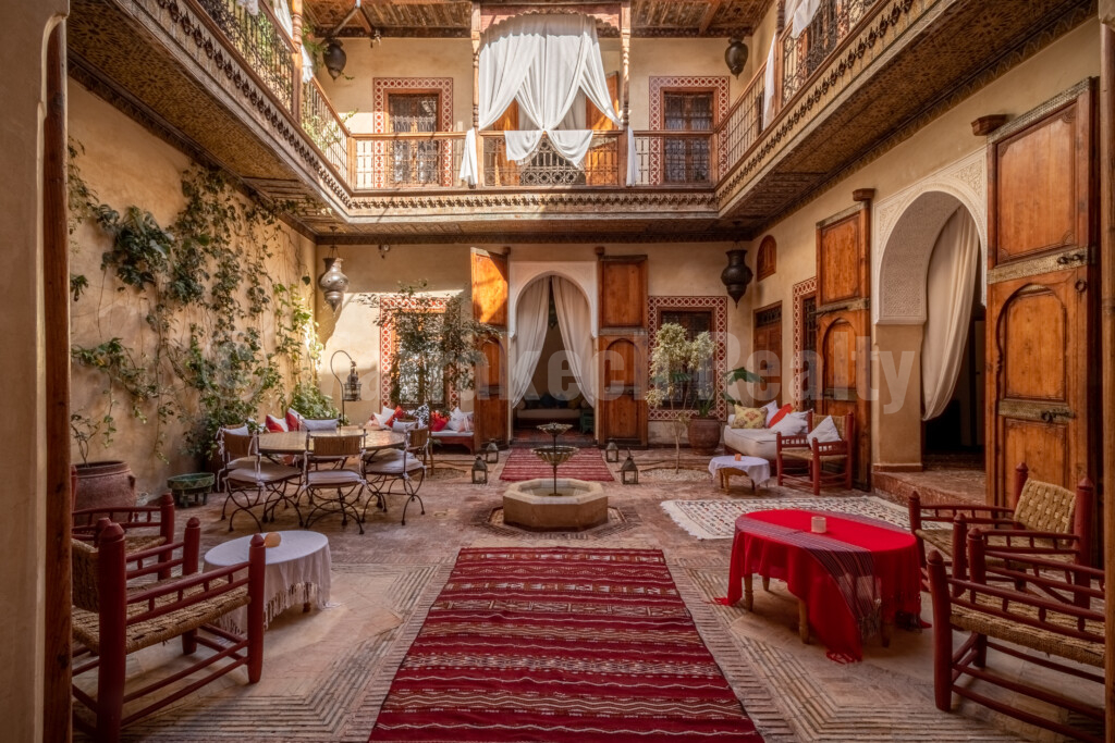 Handsome historic 4 suite Riad with prime location