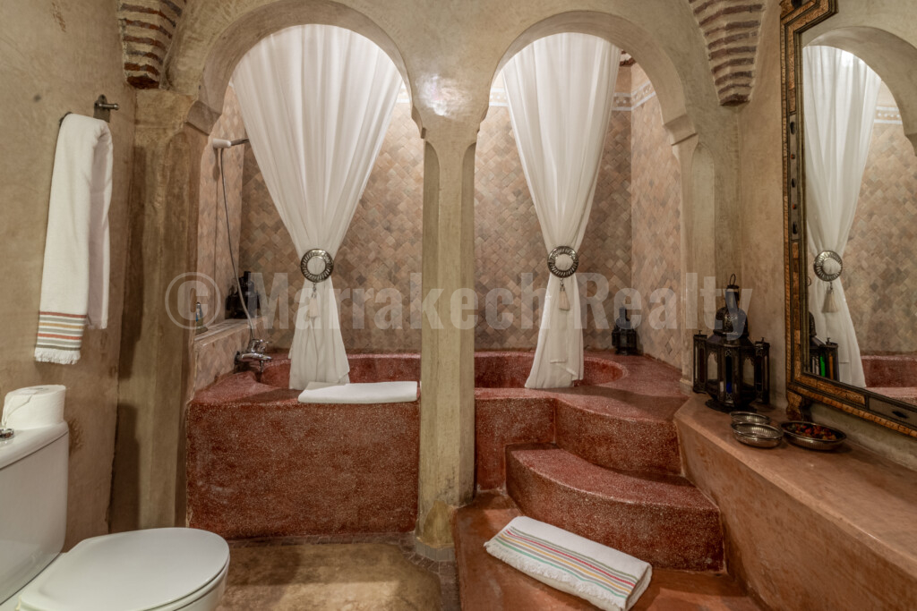 Handsome historic 4 suite Riad with prime location