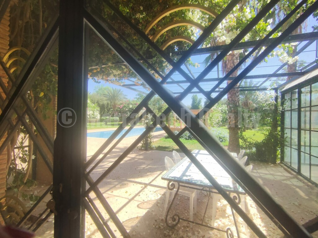 Luxury 9 suite property close to gold courses