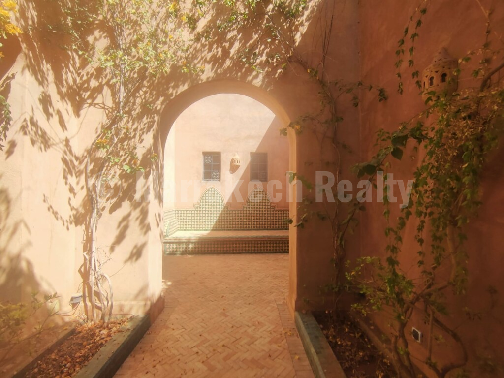 Luxury 9 suite property close to gold courses