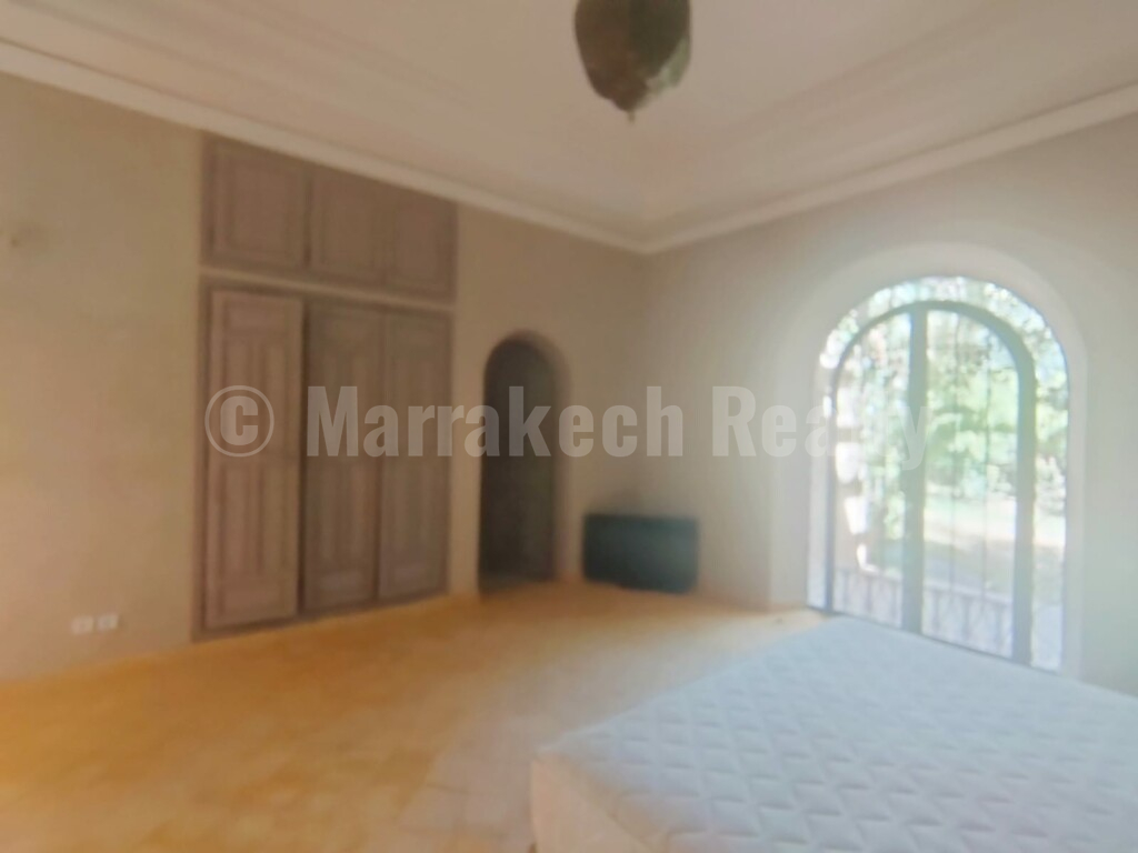 Luxury 9 suite property close to gold courses
