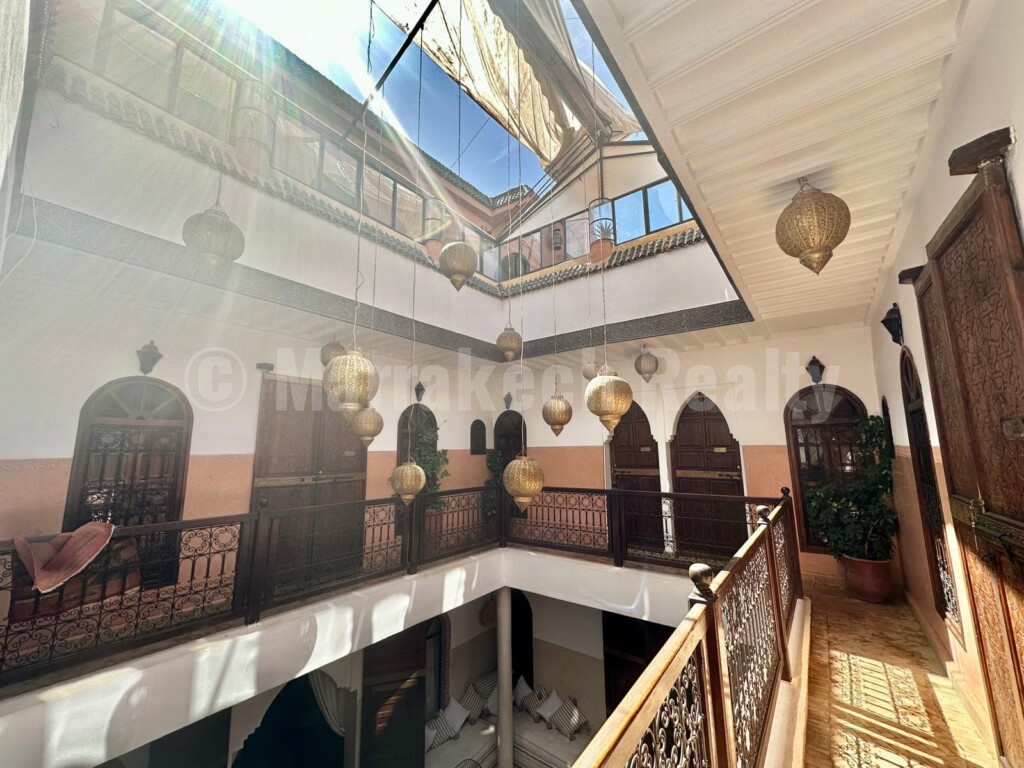7 bedroom Guest-House Riad with excellent location