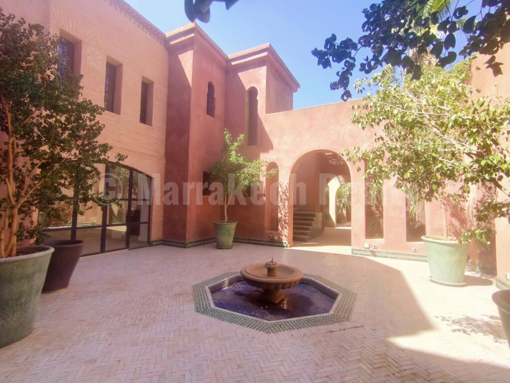 Luxury 9 suite property close to gold courses