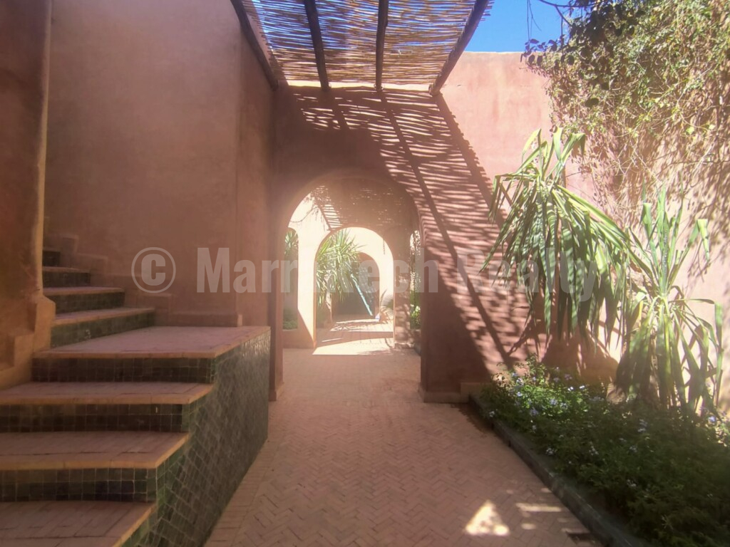 Luxury 9 suite property close to gold courses
