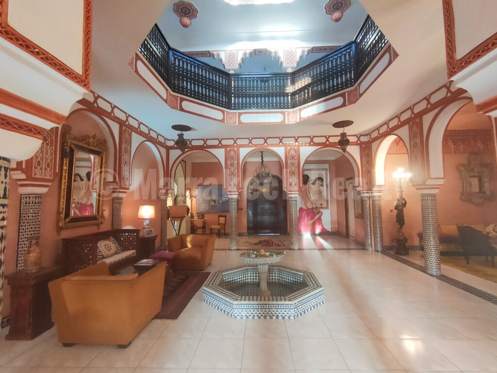 Standout old-school 4 suite villa close to downtown