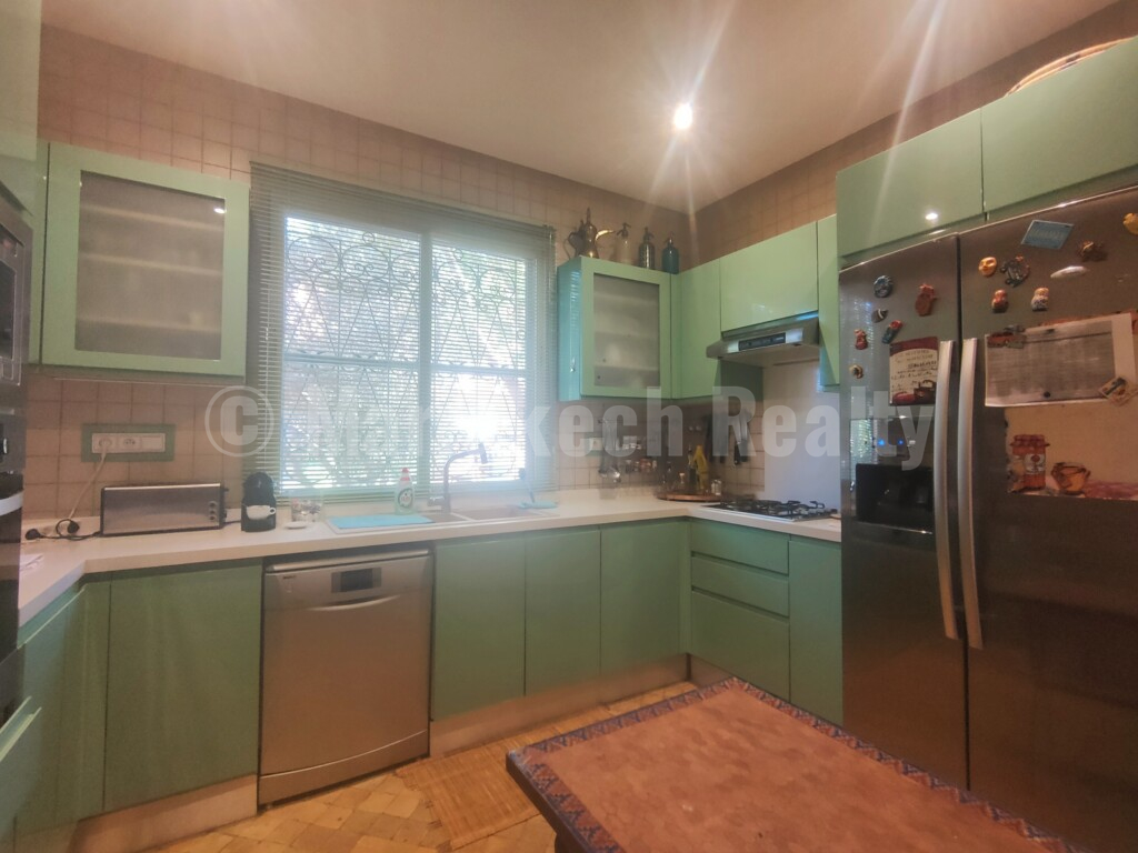 Sweet 4 bedroom villa in a gated community close to schools