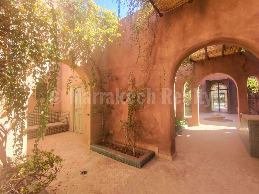 Luxury 9 suite property close to gold courses