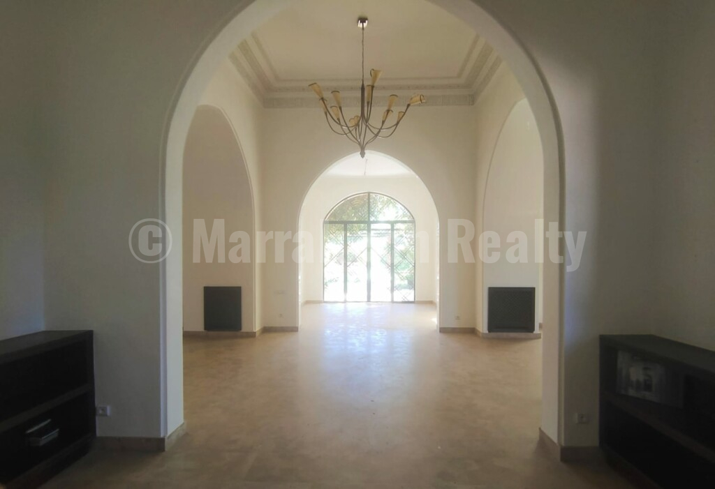 Luxury 9 suite property close to gold courses