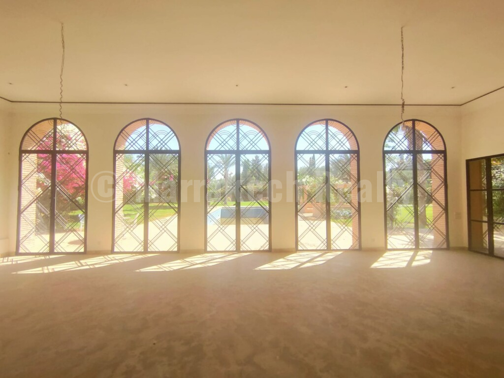Luxury 9 suite property close to gold courses