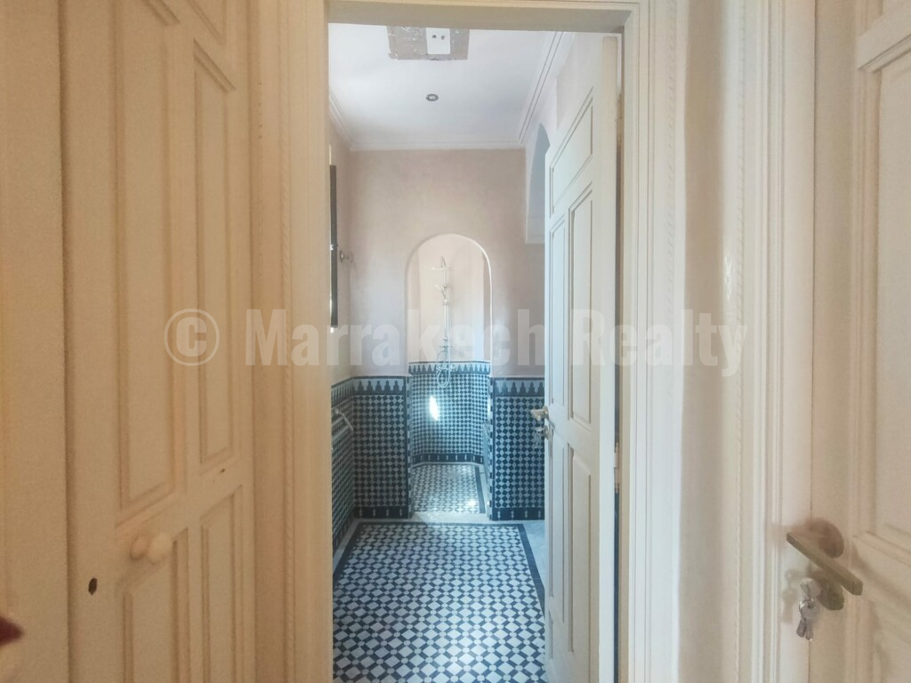 Luxury 9 suite property close to gold courses
