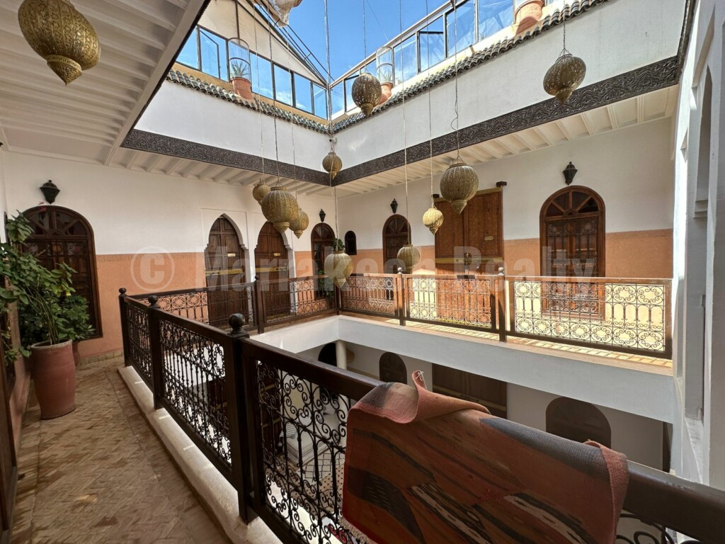 7 bedroom Guest-House Riad with excellent location