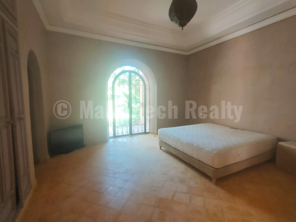 Luxury 9 suite property close to gold courses