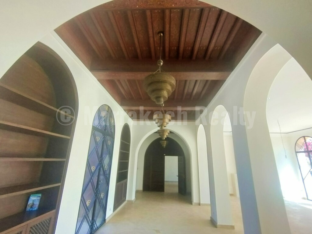 Luxury 9 suite property close to gold courses