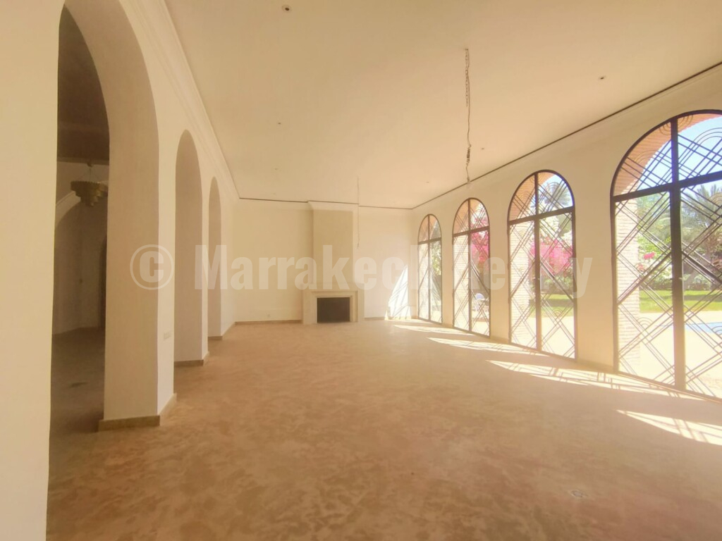 Luxury 9 suite property close to gold courses