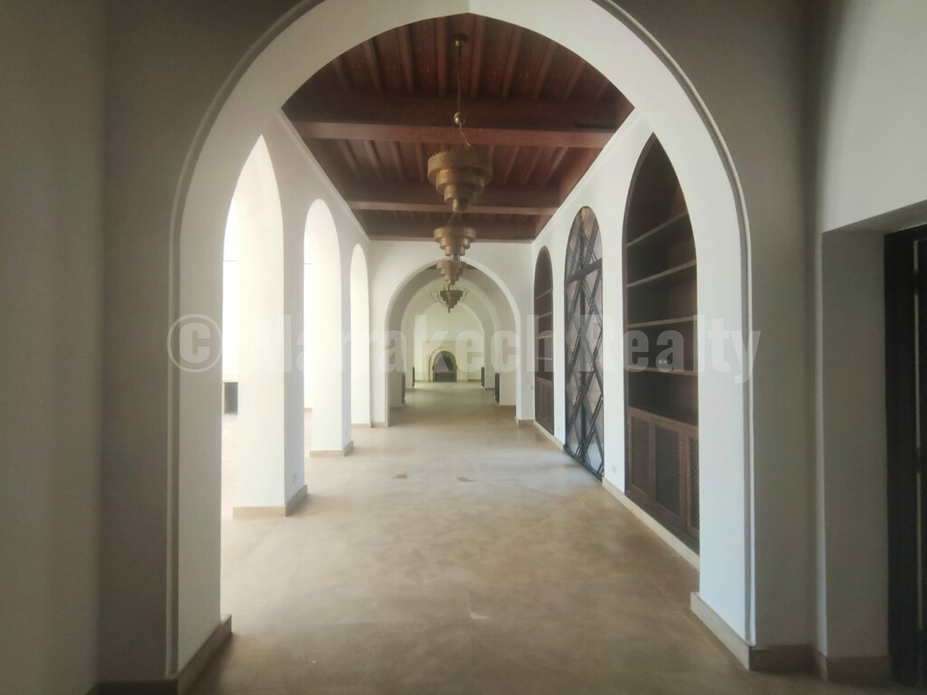 Luxury 9 suite property close to gold courses