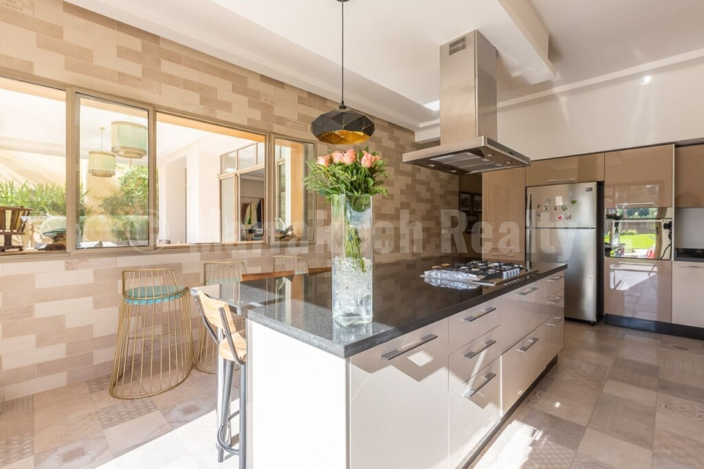 Upscale 4 suite villa in the Palmeraie