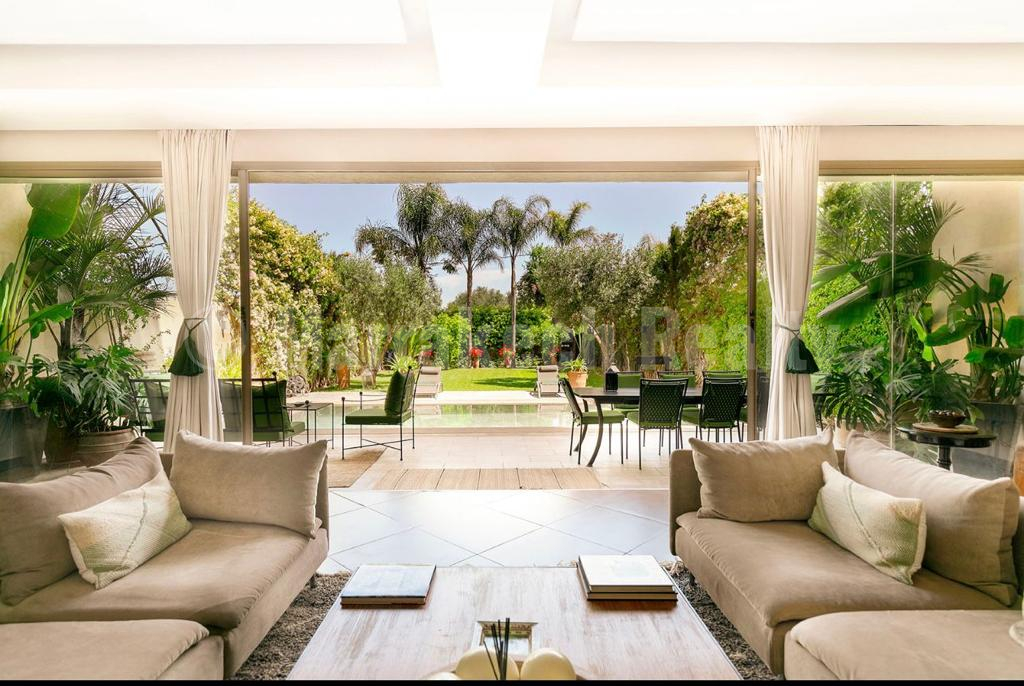 Handsome 4 bedroom villa in a golf resort