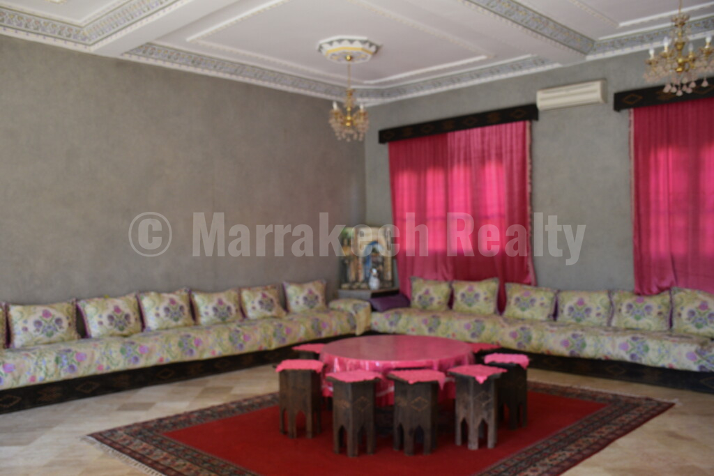 Lovely 6 bedroom property to update