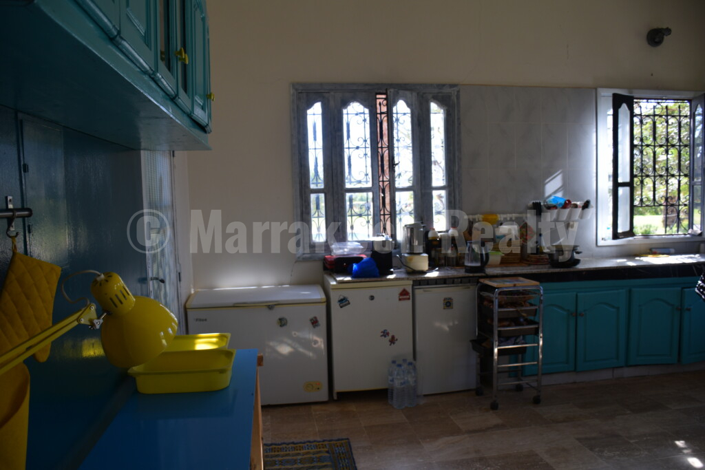Lovely 6 bedroom property to update