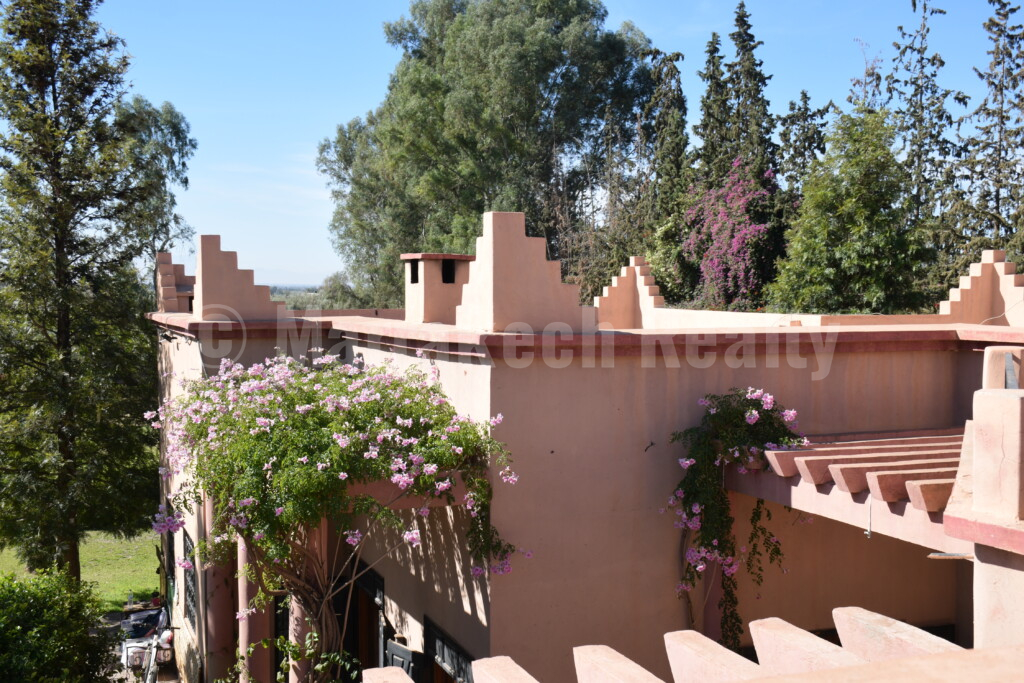 Lovely 6 bedroom property to update